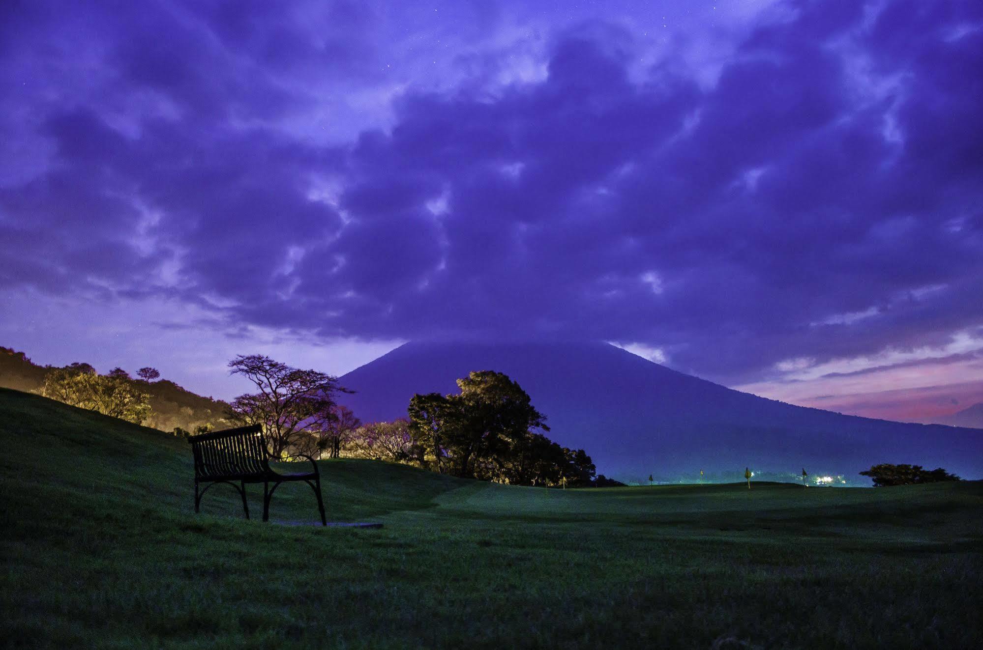 Hotel La Reunion Golf Resort And Residences Antigua Εξωτερικό φωτογραφία