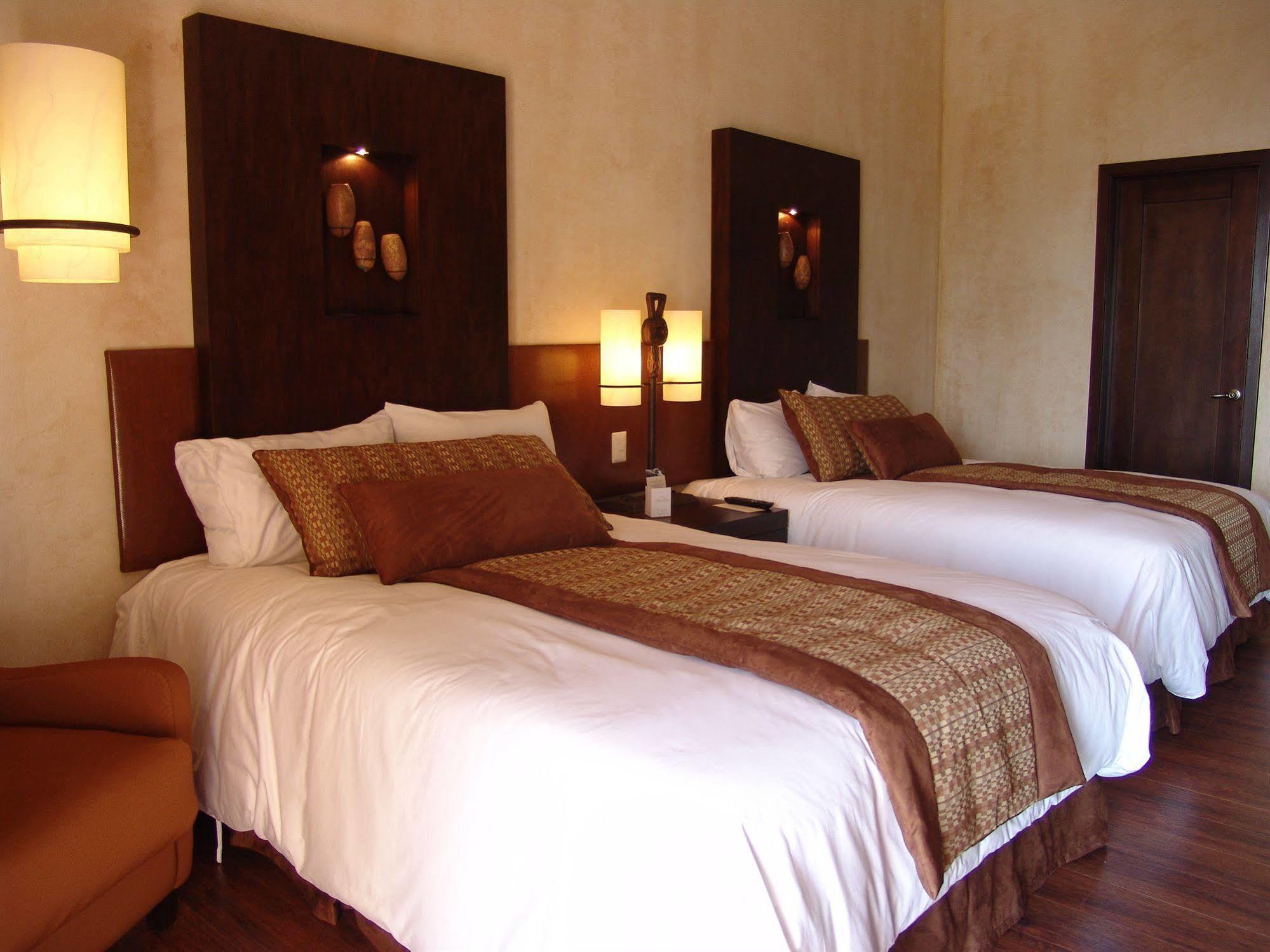 Hotel La Reunion Golf Resort And Residences Antigua Εξωτερικό φωτογραφία